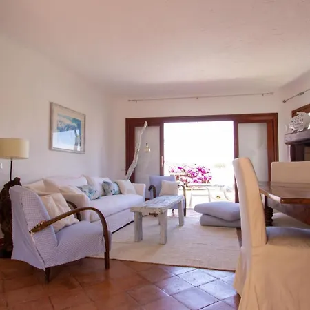 With 2 Bedrooms In *